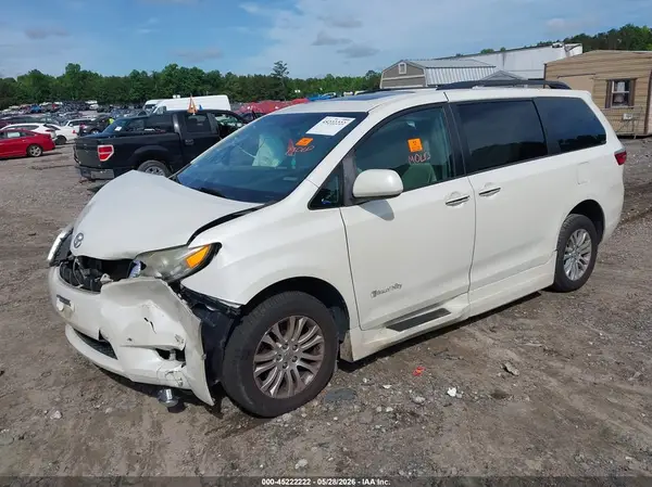 5TDYK3DC4GS763097 2016 TOYOTA SIENNA - Image 2
