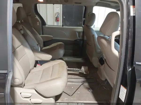 5TDYK3DC5GS692055 2016 TOYOTA SIENNA - Image 8