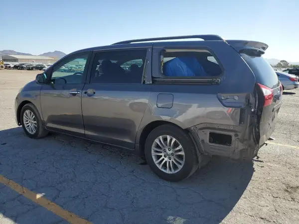 5TDYK3DC5GS694033 2016 TOYOTA SIENNA - Image 2