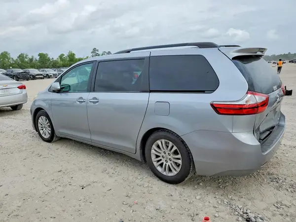 5TDYK3DC5GS694369 2016 TOYOTA SIENNA - Image 2