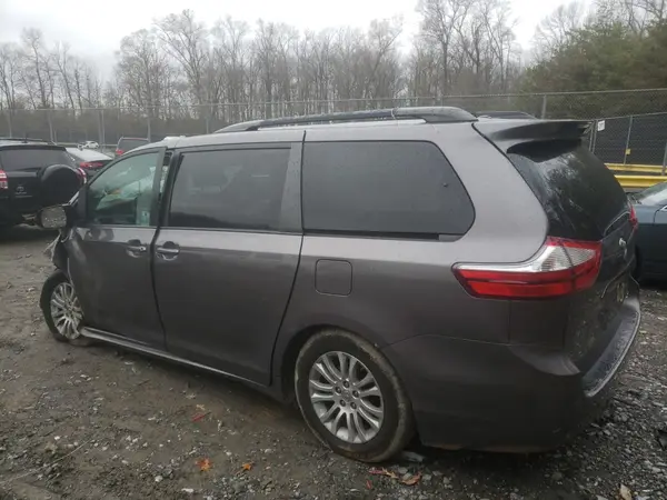 5TDYK3DC5GS694405 2016 TOYOTA SIENNA - Image 2