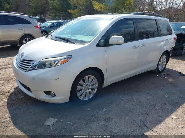 5TDYK3DC5GS700459 2016 TOYOTA SIENNA - Image 2