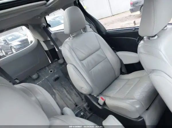 5TDYK3DC5GS700459 2016 TOYOTA SIENNA - Image 8