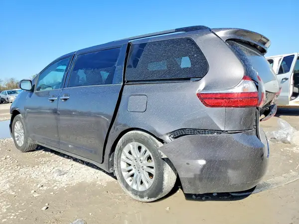 5TDYK3DC5GS702065 2016 TOYOTA SIENNA - Image 2