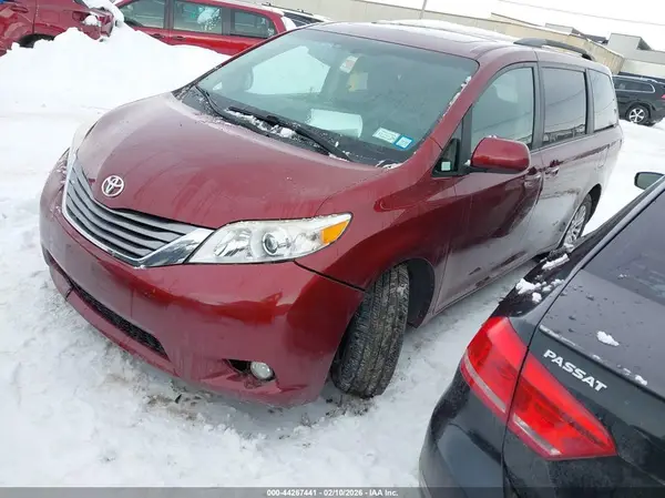 5TDYK3DC5GS702423 2016 TOYOTA SIENNA - Image 2