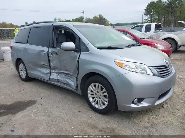 5TDYK3DC5GS707637 2016 TOYOTA SIENNA - Image 1