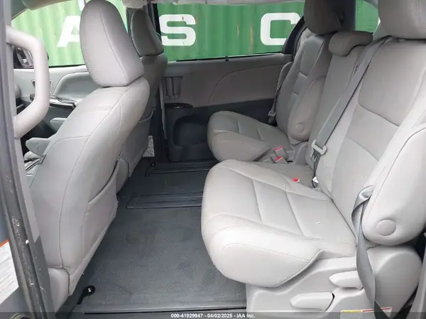 5TDYK3DC5GS707637 2016 TOYOTA SIENNA - Image 8