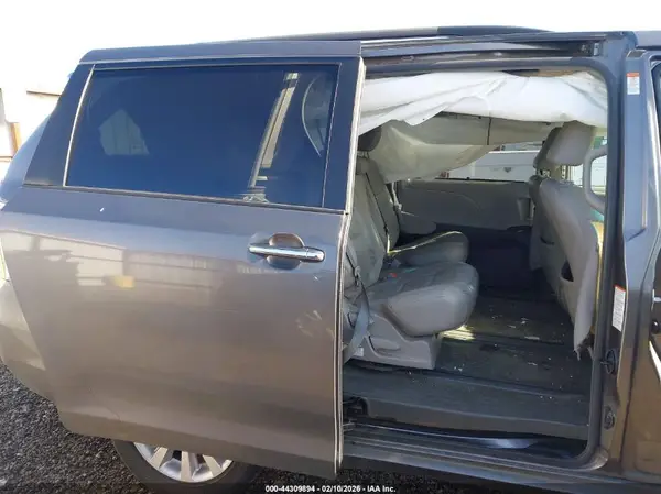 5TDYK3DC5GS715284 2016 TOYOTA SIENNA - Image 8