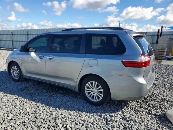 5TDYK3DC5GS716404 2016 TOYOTA SIENNA - Image 2