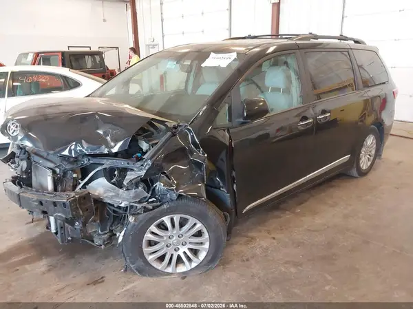 5TDYK3DC5GS720839 2016 TOYOTA SIENNA - Image 2