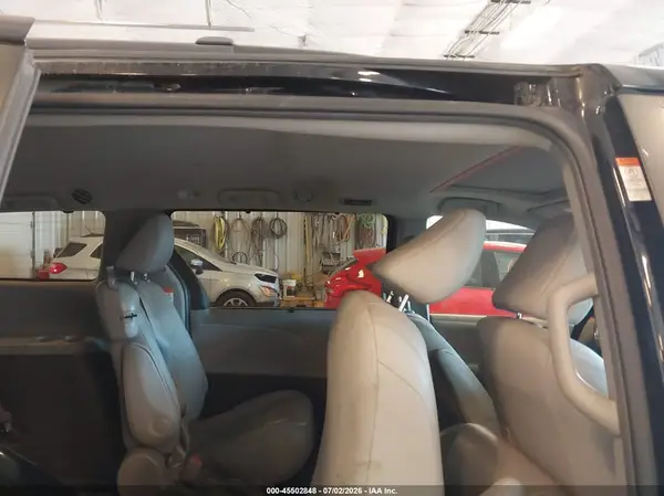 5TDYK3DC5GS720839 2016 TOYOTA SIENNA - Image 8