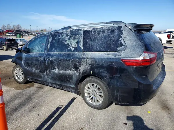 5TDYK3DC5GS721893 2016 TOYOTA SIENNA - Image 2