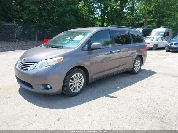 5TDYK3DC5GS722901 2016 TOYOTA SIENNA - Image 2