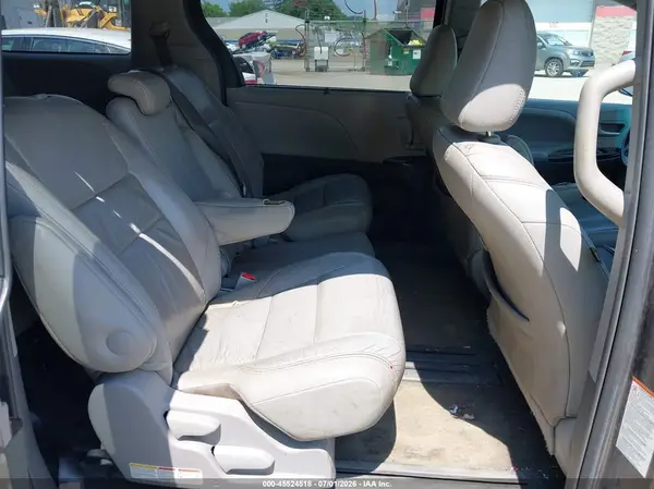 5TDYK3DC5GS722901 2016 TOYOTA SIENNA - Image 8