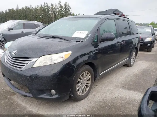 5TDYK3DC5GS724843 2016 TOYOTA SIENNA - Image 2