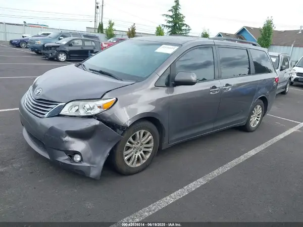 5TDYK3DC5GS726222 2016 TOYOTA SIENNA - Image 2