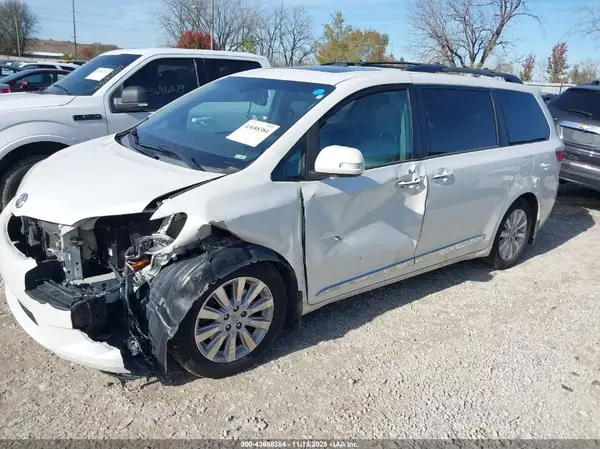 5TDYK3DC5GS738886 2016 TOYOTA SIENNA - Image 2