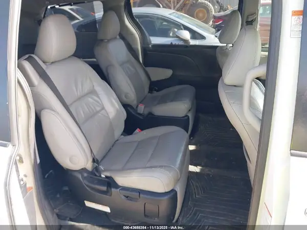5TDYK3DC5GS738886 2016 TOYOTA SIENNA - Image 8
