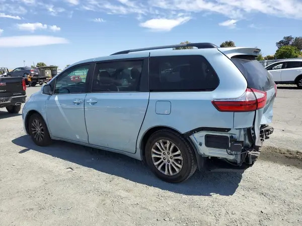 5TDYK3DC5GS740962 2016 TOYOTA SIENNA - Image 2