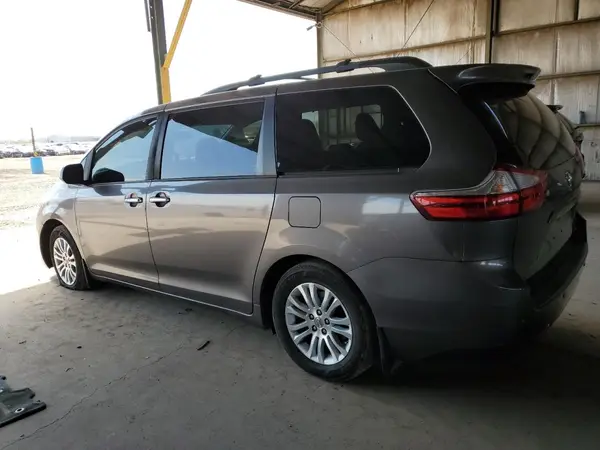 5TDYK3DC5GS745451 2016 TOYOTA SIENNA - Image 2