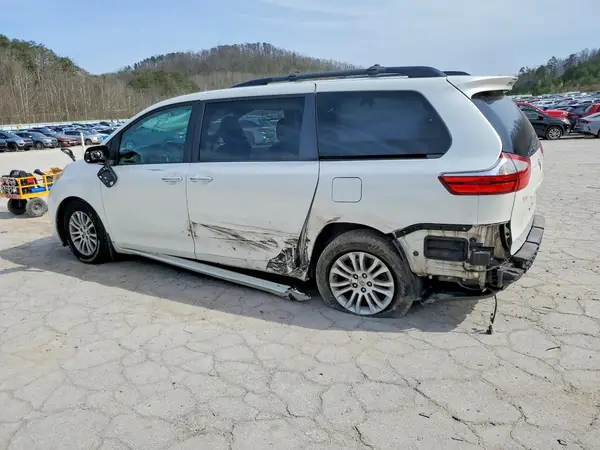 5TDYK3DC5GS746857 2016 TOYOTA SIENNA - Image 2