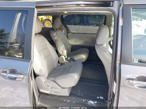 5TDYK3DC5GS748804 2016 TOYOTA SIENNA - Image 8