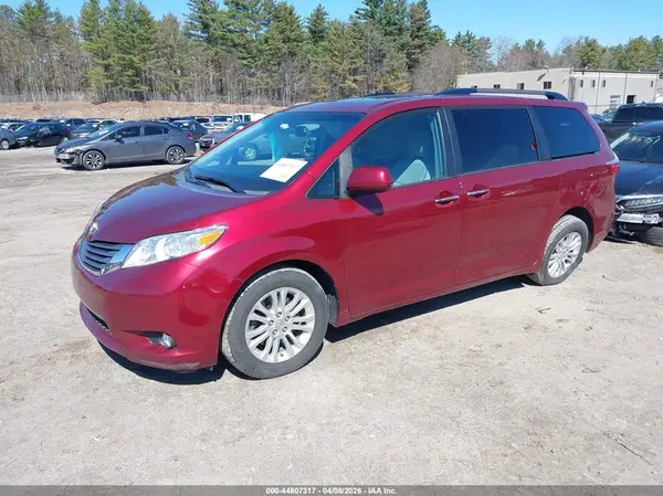 5TDYK3DC5GS749838 2016 TOYOTA SIENNA - Image 2