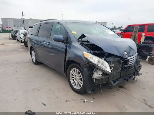 5TDYK3DC5GS750844 2016 TOYOTA SIENNA - Image 1