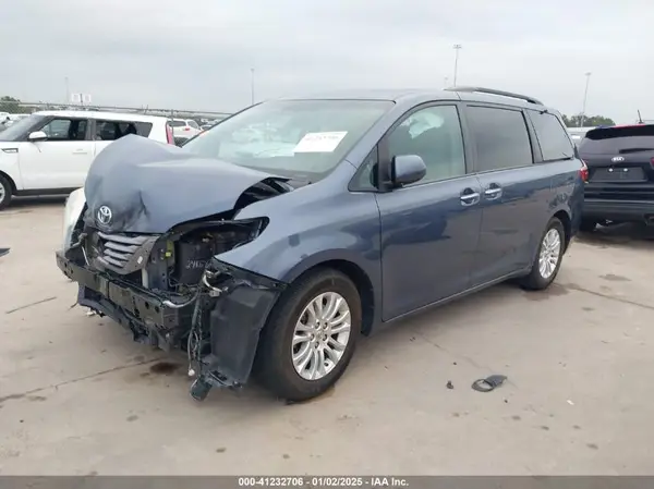 5TDYK3DC5GS750844 2016 TOYOTA SIENNA - Image 2