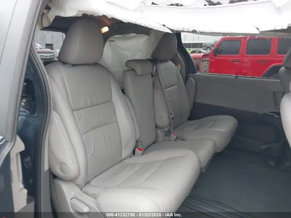 5TDYK3DC5GS750844 2016 TOYOTA SIENNA - Image 8