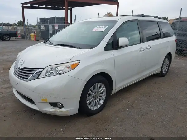 5TDYK3DC5GS754330 2016 TOYOTA SIENNA - Image 2