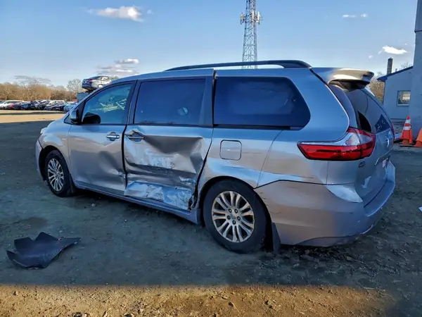 5TDYK3DC5GS756854 2016 TOYOTA SIENNA - Image 2