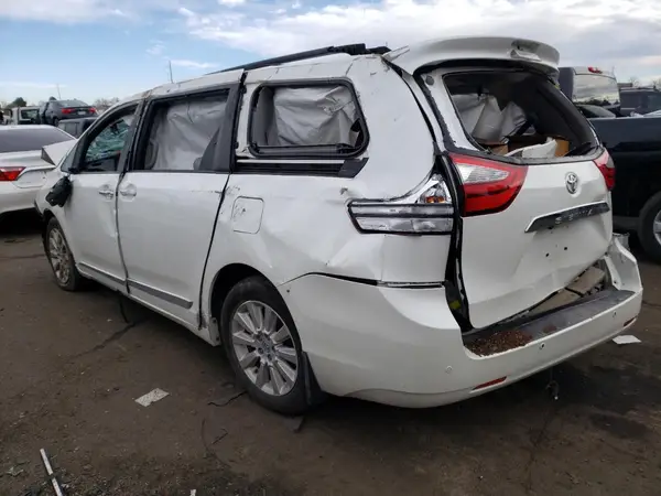 5TDYK3DC5GS757003 2016 TOYOTA SIENNA - Image 2