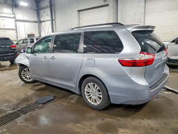 5TDYK3DC5GS757650 2016 TOYOTA SIENNA - Image 2