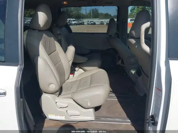 5TDYK3DC5GS759947 2016 TOYOTA SIENNA - Image 8