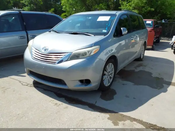 5TDYK3DC5GS763674 2016 TOYOTA SIENNA - Image 2