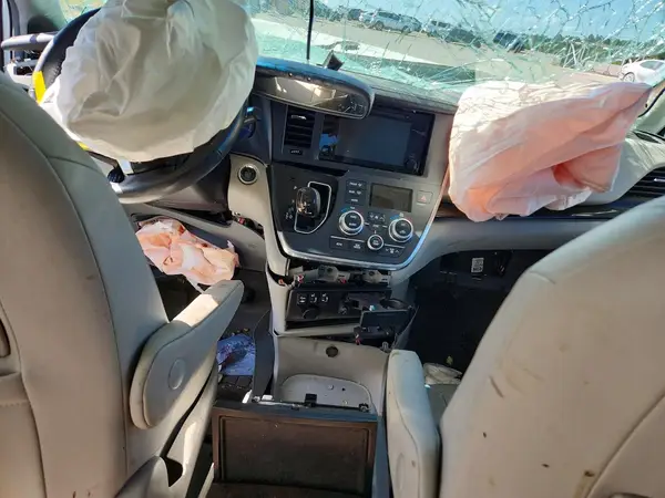 5TDYK3DC5GS763688 2016 TOYOTA SIENNA - Image 8
