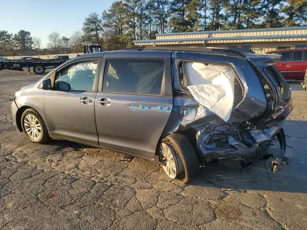 5TDYK3DC6GS691111 2016 TOYOTA SIENNA - Image 2