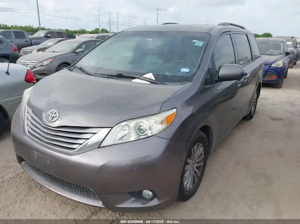5TDYK3DC6GS691853 2016 TOYOTA SIENNA - Image 2