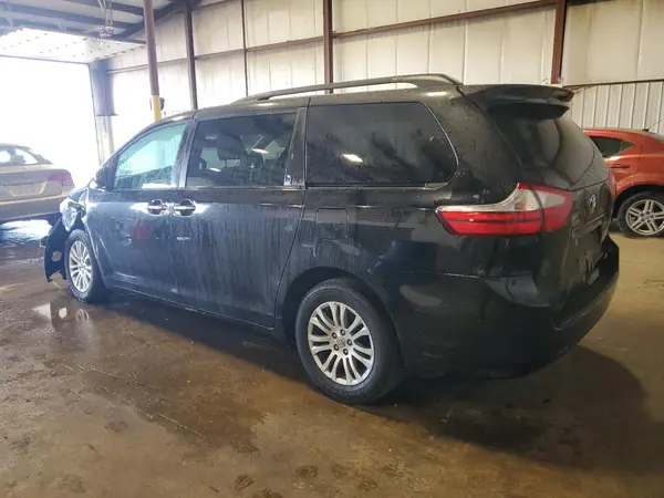5TDYK3DC6GS693196 2016 TOYOTA SIENNA - Image 2