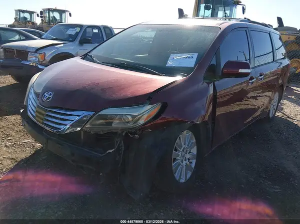 5TDYK3DC6GS693604 2016 TOYOTA SIENNA - Image 2