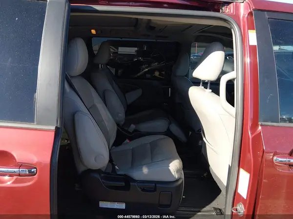 5TDYK3DC6GS693604 2016 TOYOTA SIENNA - Image 8