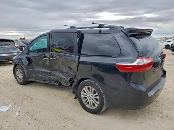 5TDYK3DC6GS694557 2016 TOYOTA SIENNA - Image 2