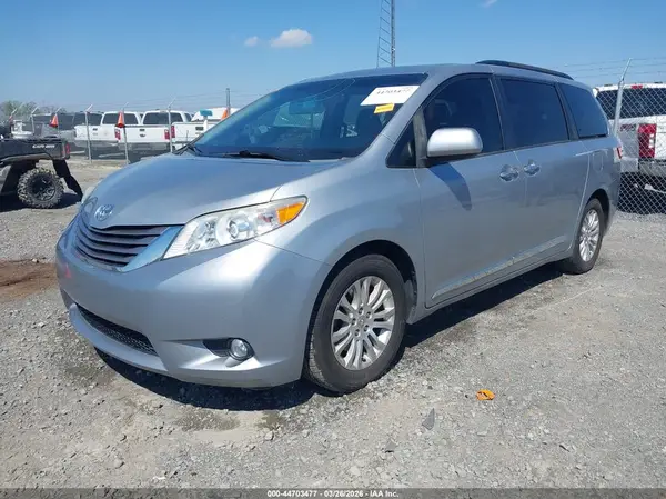 5TDYK3DC6GS695708 2016 TOYOTA SIENNA - Image 2