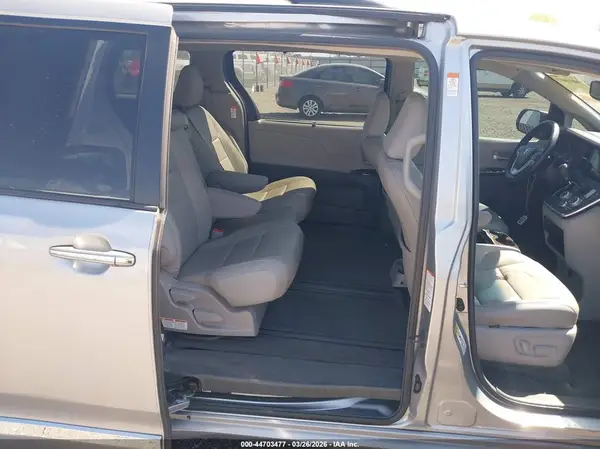 5TDYK3DC6GS695708 2016 TOYOTA SIENNA - Image 8