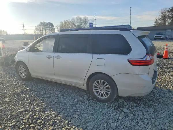 5TDYK3DC6GS700373 2016 TOYOTA SIENNA - Image 2