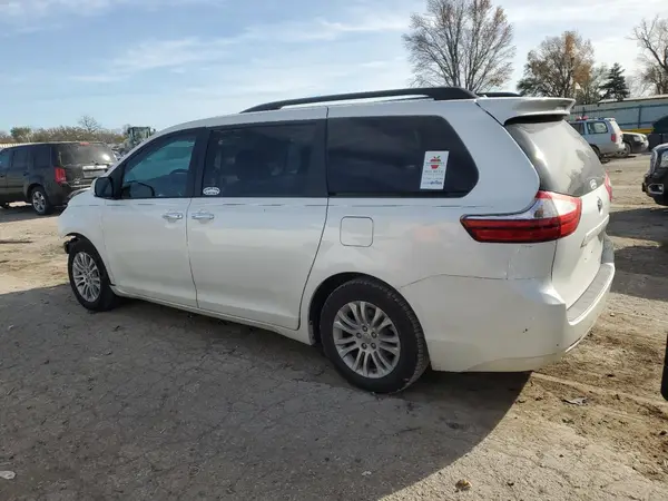 5TDYK3DC6GS701880 2016 TOYOTA SIENNA - Image 2