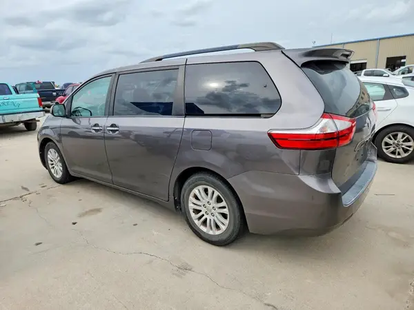 5TDYK3DC6GS702382 2016 TOYOTA SIENNA - Image 2