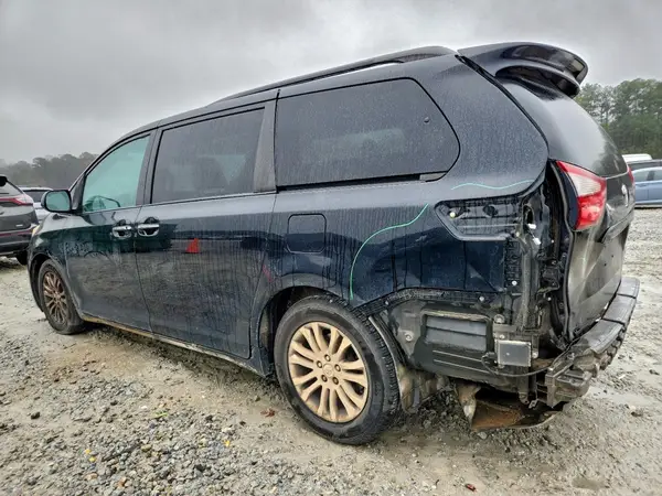 5TDYK3DC6GS702592 2016 TOYOTA SIENNA - Image 2