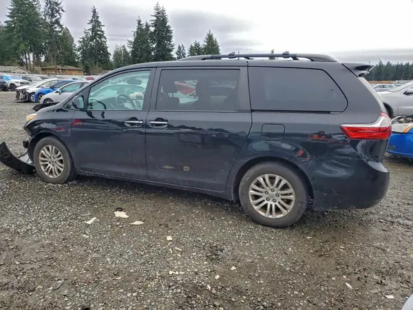 5TDYK3DC6GS703659 2016 TOYOTA SIENNA - Image 2